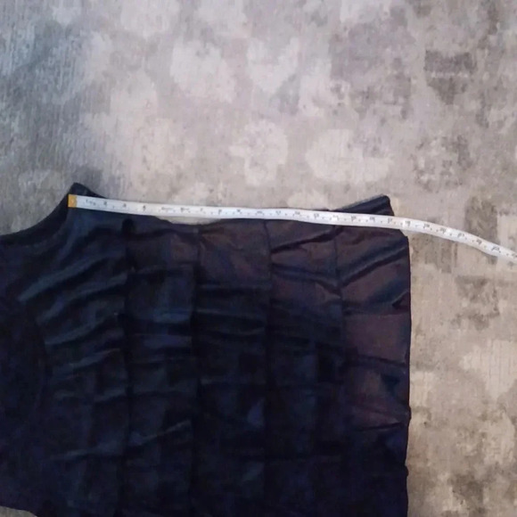 💙🌹 BLACK top with ruffles in front - Picture 11 of 13